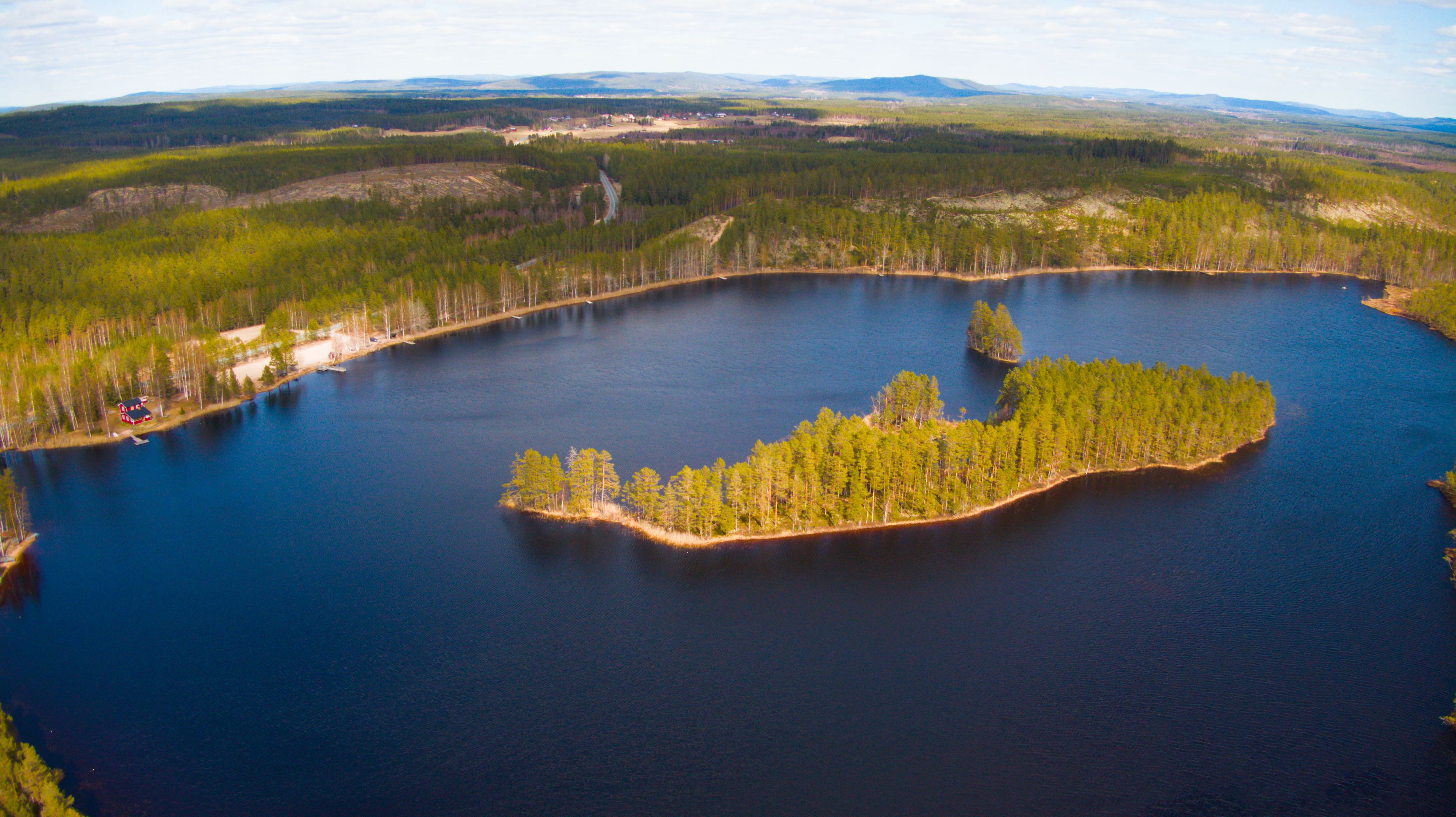 Drönarfoto av fastighet i Hälsingland
